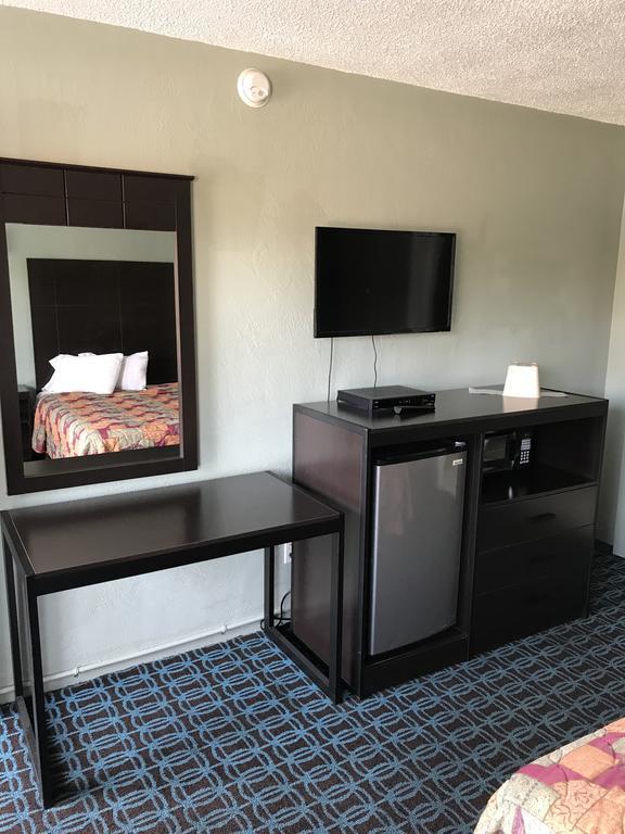 Economy Inn Модесто Экстерьер фото