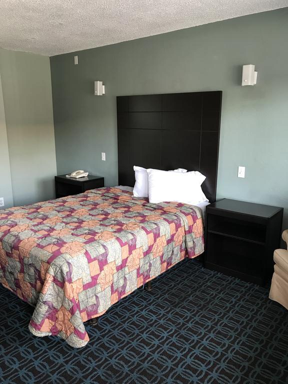 Economy Inn Модесто Экстерьер фото